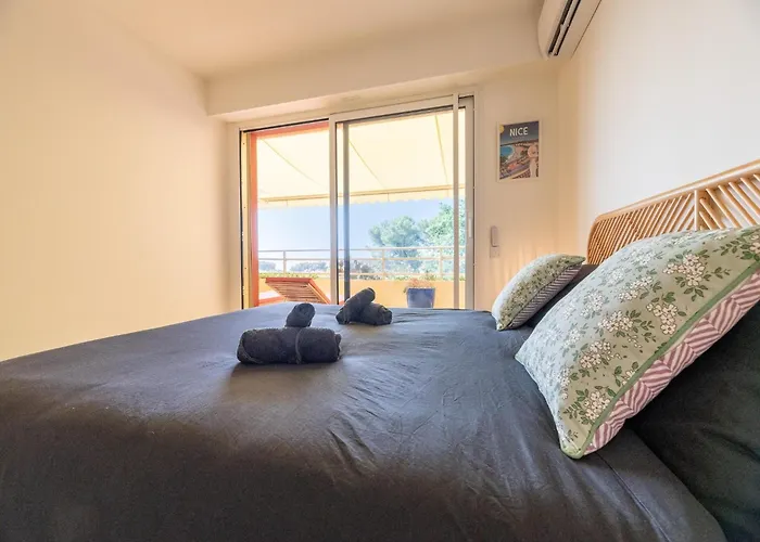 Sea-view Duplex For Family Villeneuve-Loubet